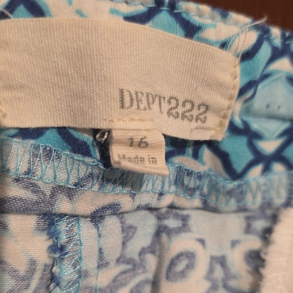 (J25) Blue Floral Women's Shorts Sz 16 - Picture 7 of 7